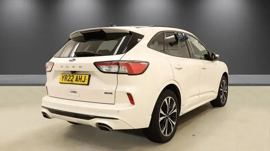 Usado Ford Kuga ST-Line X 190 HP (139 kW) 2022 Branco SUV