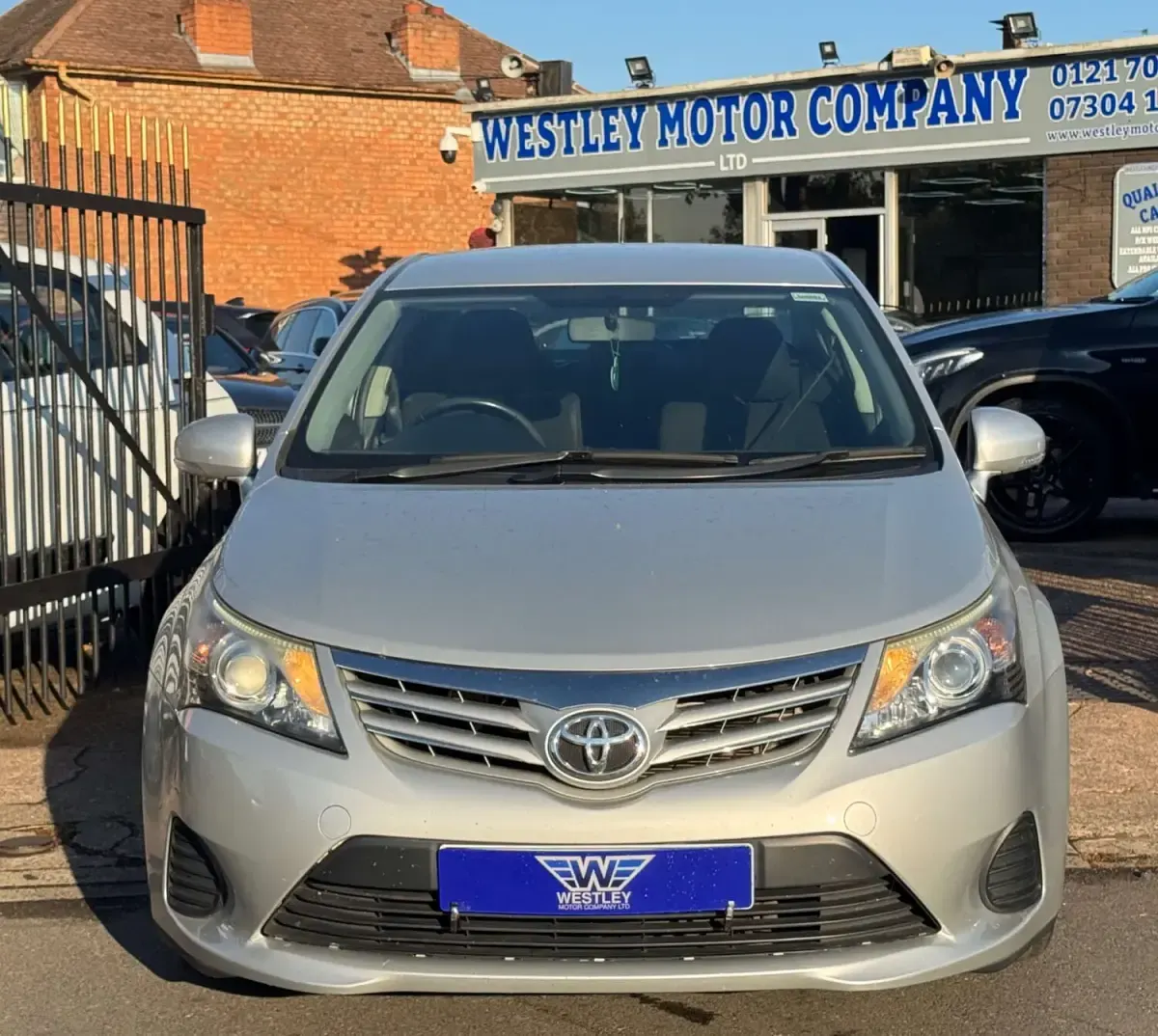 Used Toyota Avensis Active 126 HP (92 kW) 2014 Silver Sedan