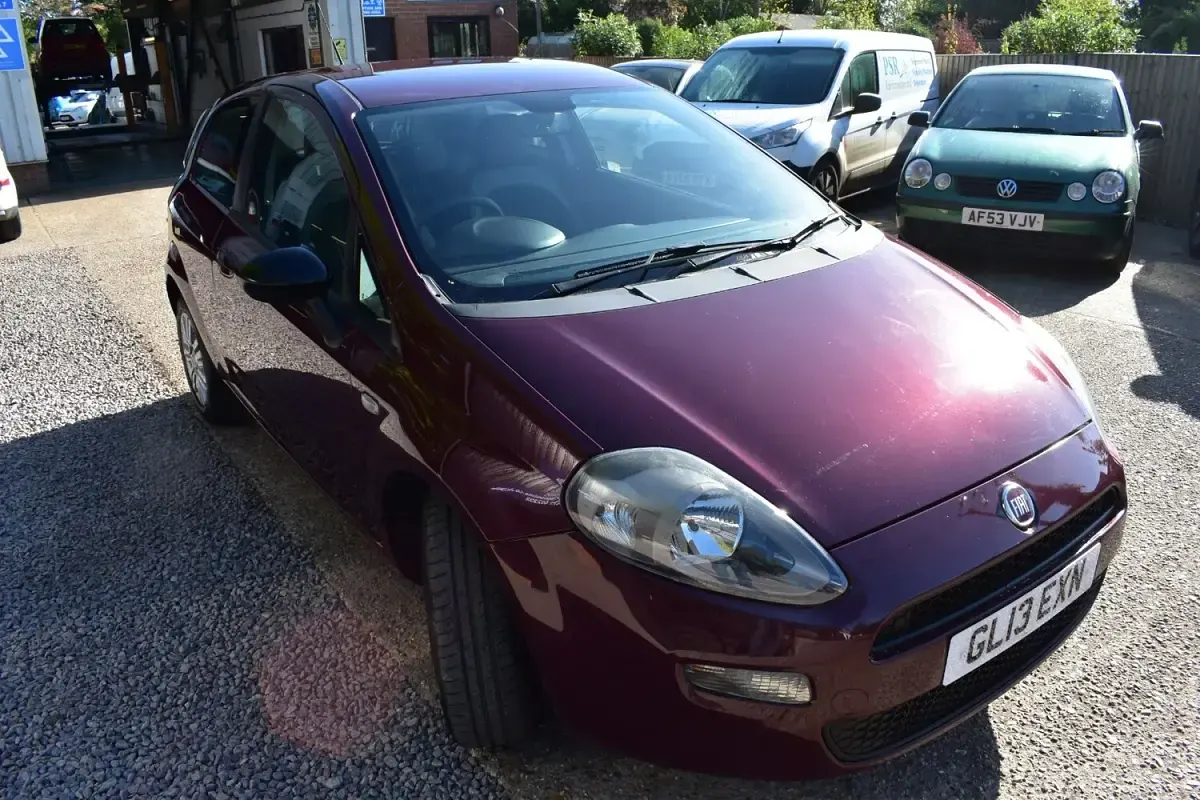 Used Fiat Punto Easy 77 HP (56 kW) 2013 Red Hatchback