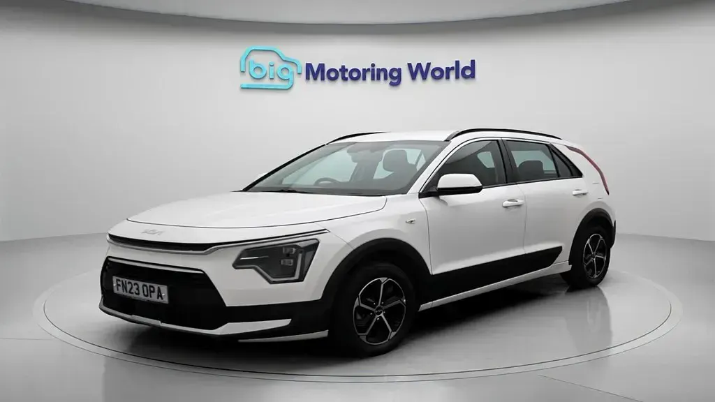 Gebraucht Kia Niro 139 PS (102 kW) 2023 Weiß SUV
