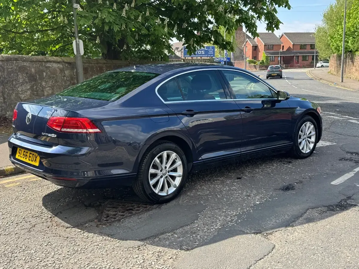 Used VW Passat Business 150 HP (110 kW) 2016 Blue Sedan