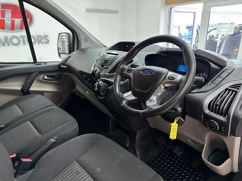 Usado Ford Tourneo Zetec 130 HP (95 kW) 2017 Branco Monovolume
