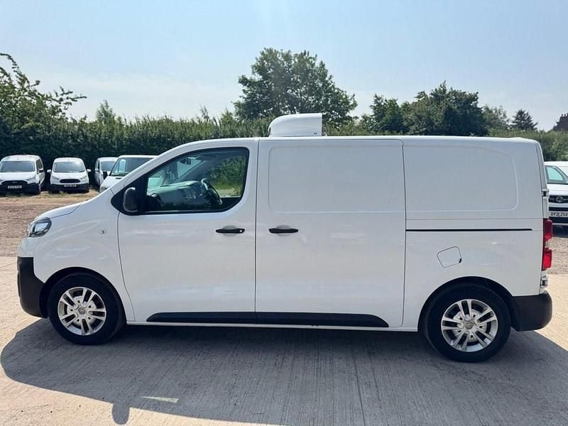 Used Vauxhall Vivaro 120 HP (88 kW) 2021 White MPV
