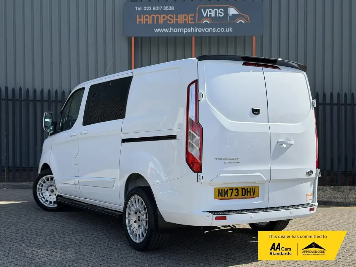 Used Ford Transit Custom Limited 130 HP (95 kW) 2023 White Van