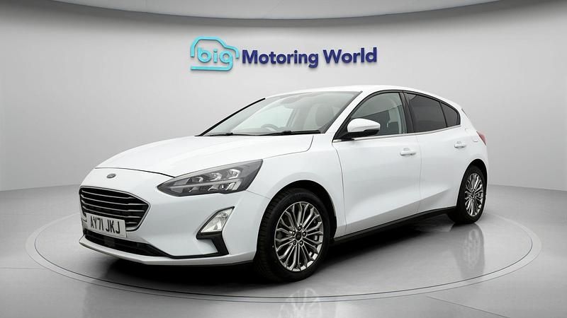 Begagnad Ford Focus Titanium X 155 HK (114 kW) 2021 Vit Halvkombi