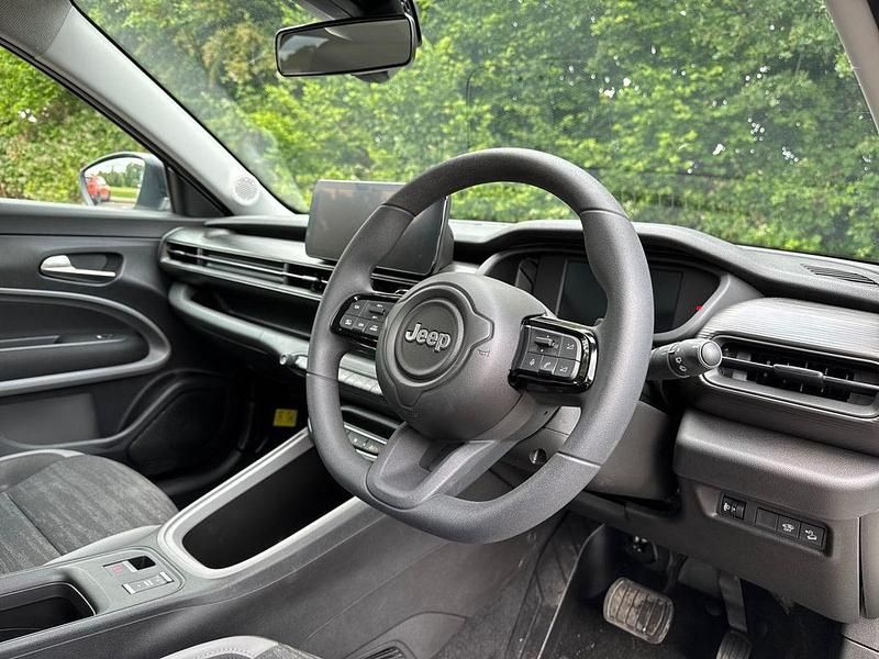 White New 2025 Jeep Avenger Longitude SUV | £22,699 (Good price) - Image 1/3