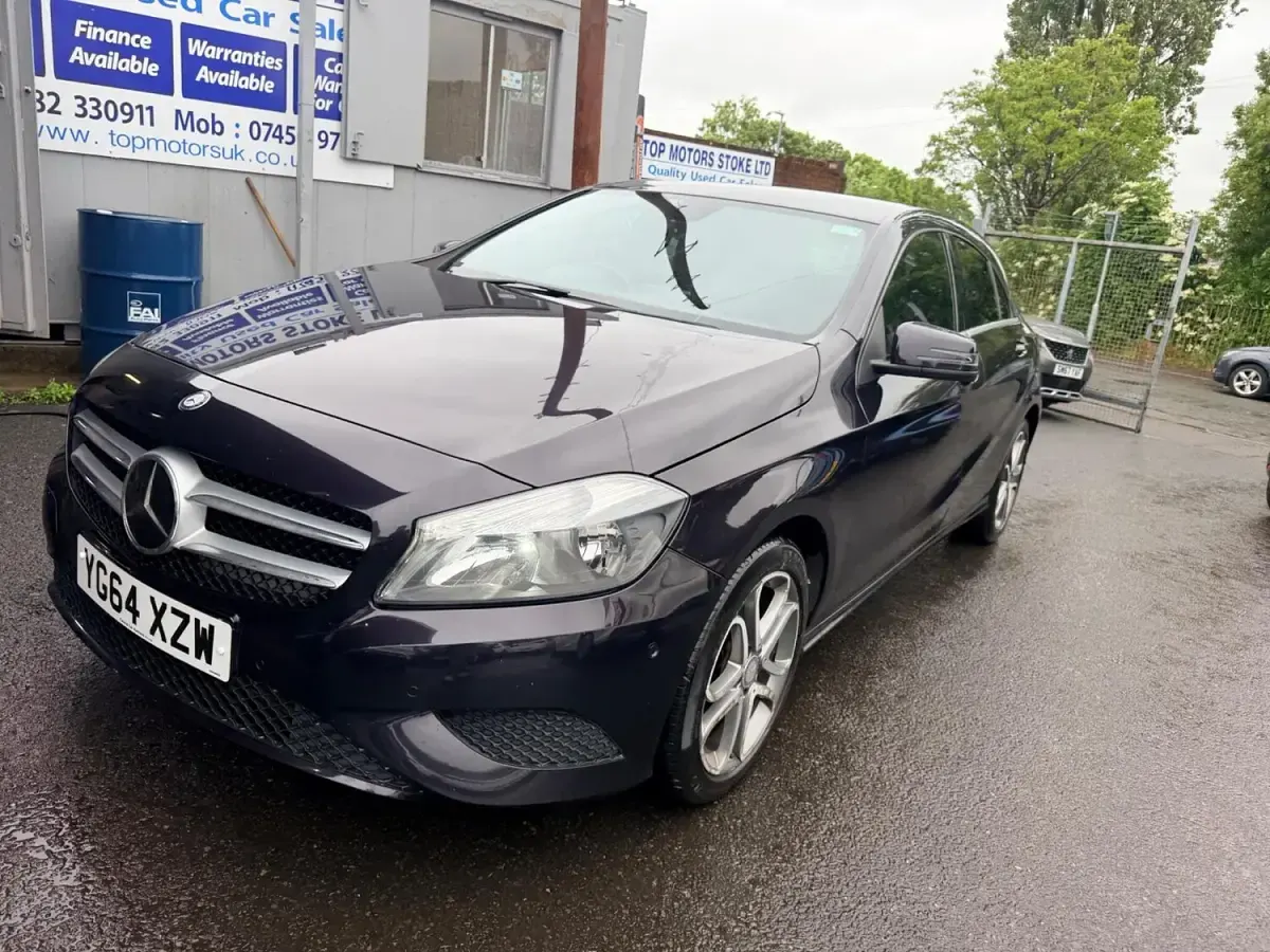 Used Mercedes A180 109 HP (80 kW) 2014 Mauve/purple Hatchback