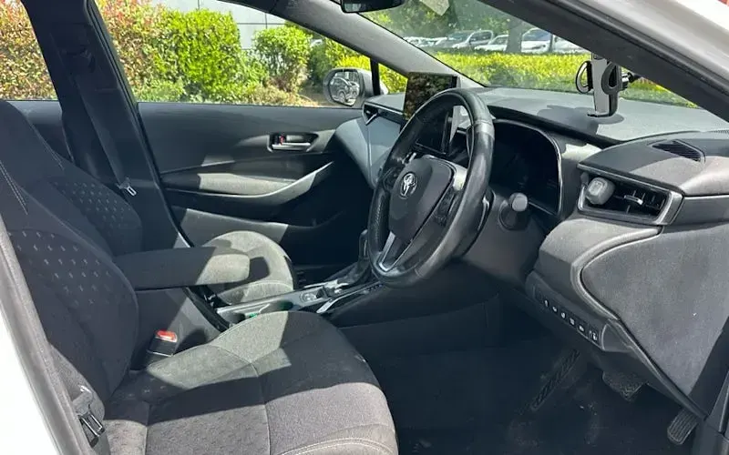 Used Toyota Corolla 140 HP (102 kW) 2024 White Estate