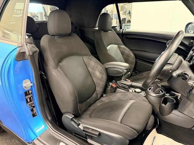 Used Mini Cooper Cabriolet Chili 135 HP (99 kW) 2018 Blue Cabriolet