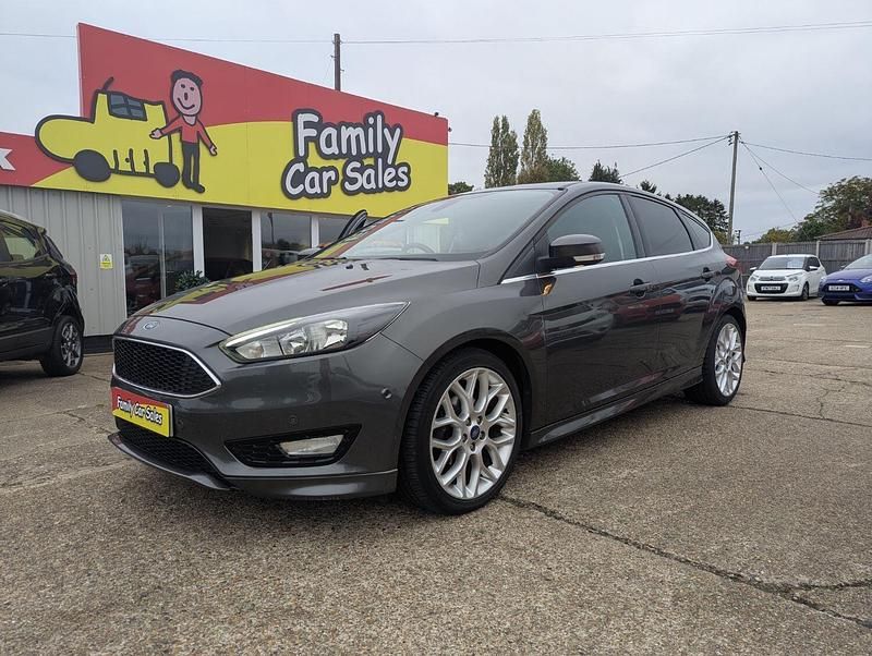 Grey Used 2015 Ford Focus Zetec Hatchback | £5,995 - Image 1/4