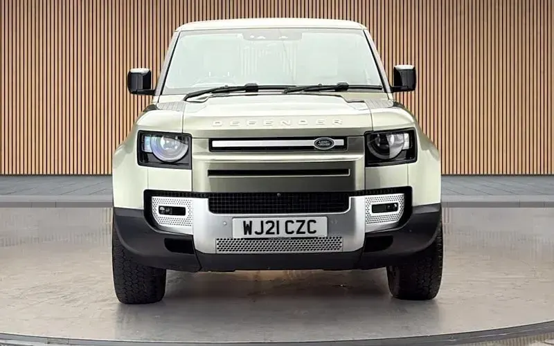 Used Land Rover Defender HSE 300 HP (220 kW) 2021 Green SUV