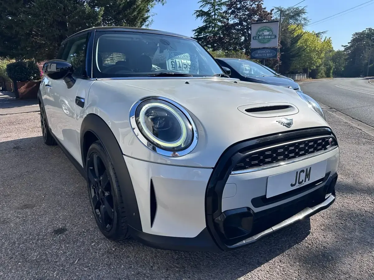 Used Mini Cooper S Classic 175 HP (128 kW) 2021 Silver Hatchback
