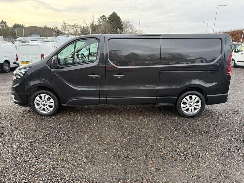 Used Renault Trafic 150 HP (110 kW) 2024 Black MPV