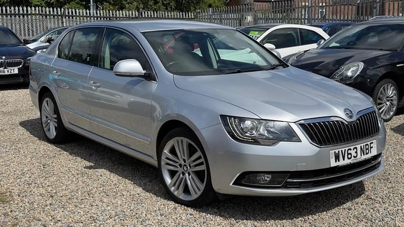 Used Skoda Superb Elegance 170 HP (125 kW) 2013 Silver Hatchback