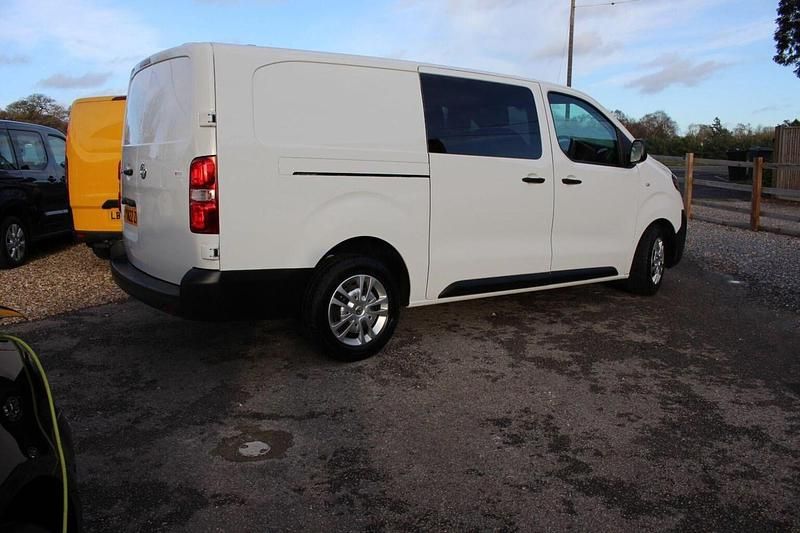 Used Vauxhall Vivaro S 2022 White MPV