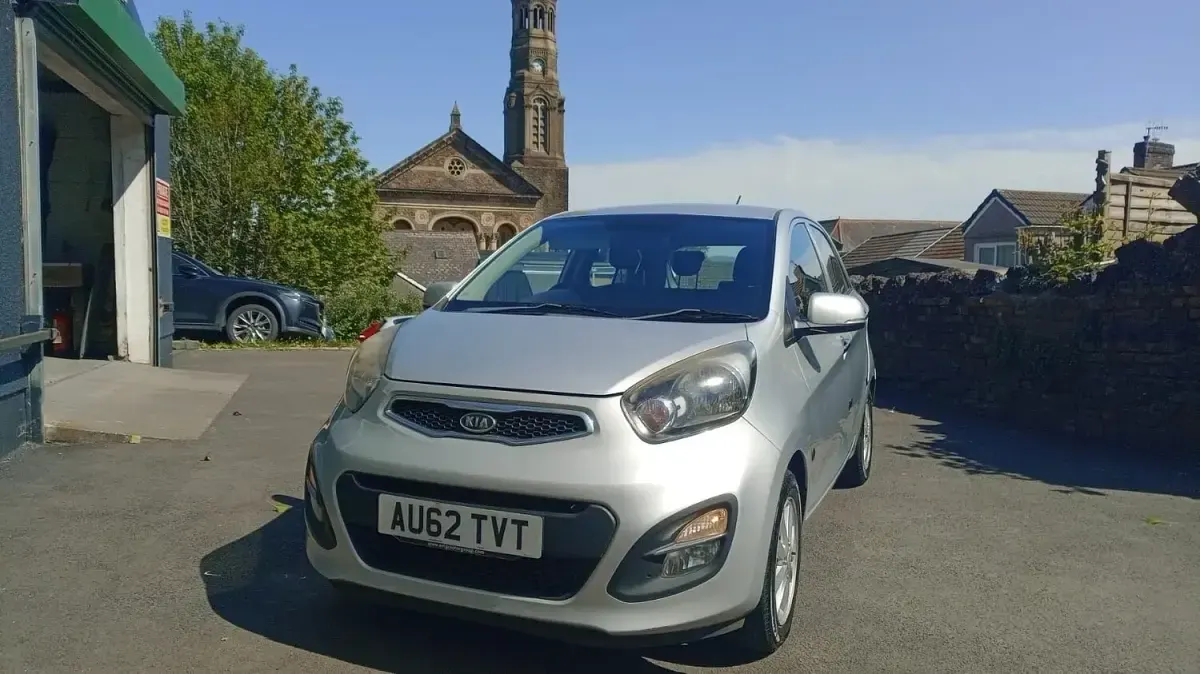 Used Kia Picanto 68 HP (50 kW) 2012 Silver Hatchback
