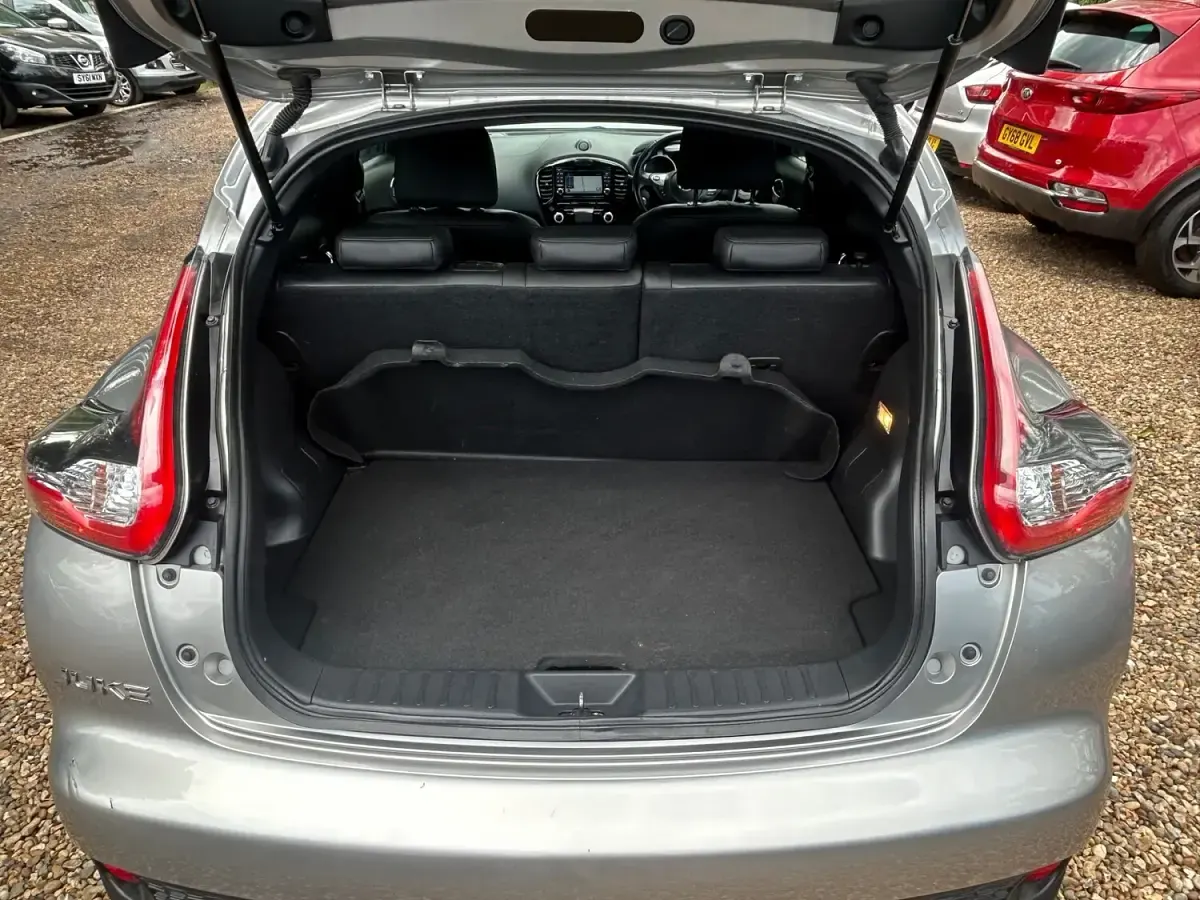 Used Nissan Juke Tekna 110 HP (80 kW) 2017 Silver SUV