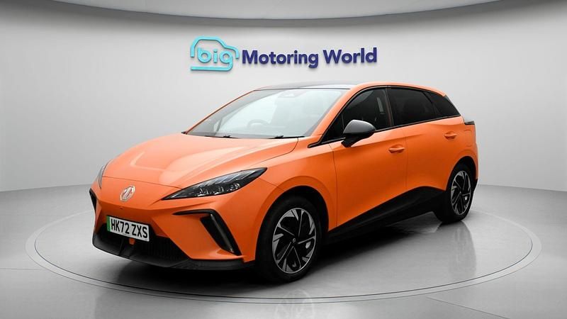 Begagnad MG MG4 EV Trophy 319 kW (435 HK) 2022 Orange Halvkombi