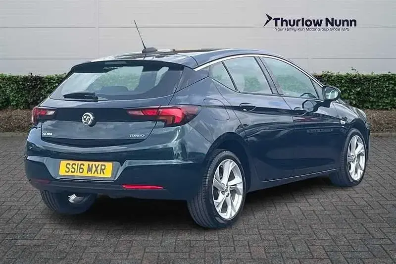 Używany Vauxhall Astra SRi 150 KM (110 kW) 2016 Zielony Hatchback