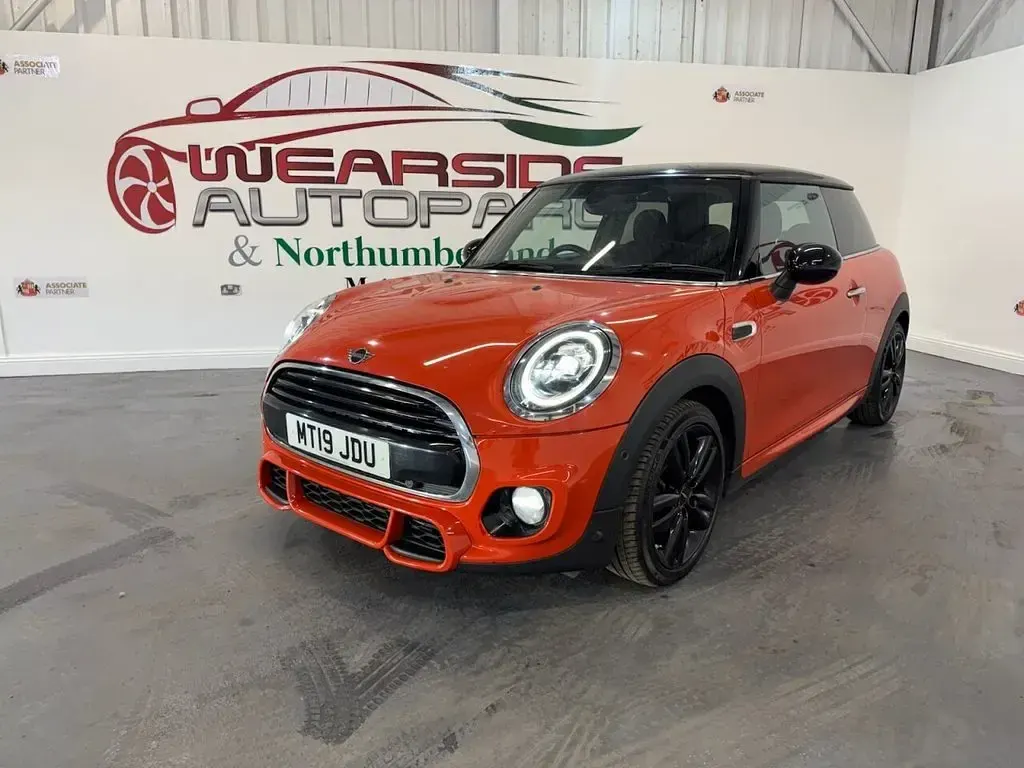 Used Mini Cooper Hatch 136 HP (100 kW) 2019 Orange Hatchback