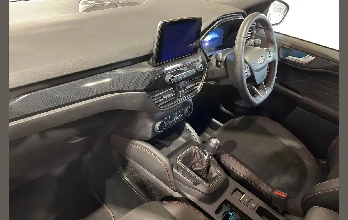 Used Ford Kuga ST-Line 147 HP (108 kW) 2023 Silver SUV