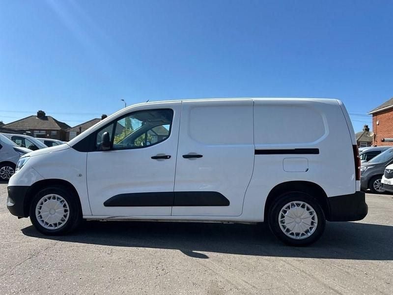 Begagnad Vauxhall Combo 2021 Vit Minibuss