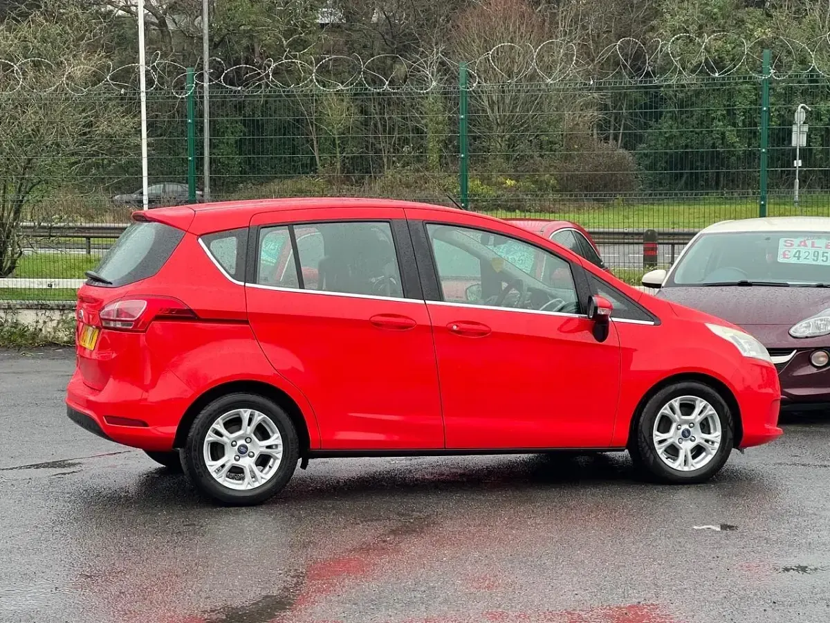 Used Ford B-MAX Zetec 90 HP (66 kW) 2013 Red MPV