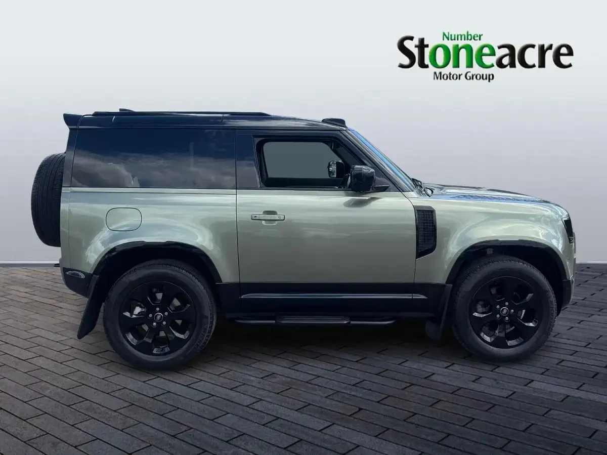 Used Land Rover Defender SE Dynamic 250 HP (183 kW) 2022 Green SUV