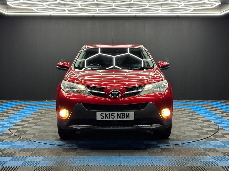 Used Toyota RAV4 124 HP (91 kW) 2015 Red SUV