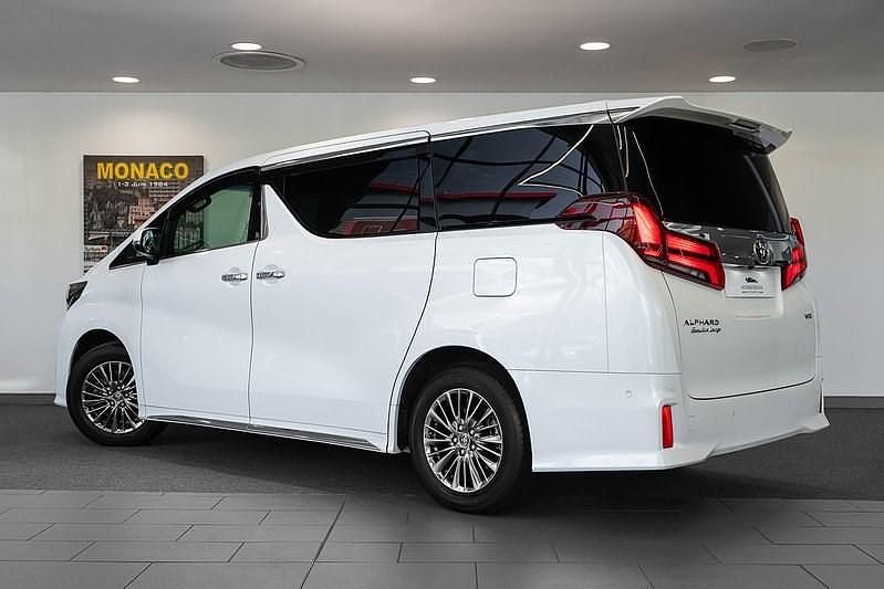 Used Toyota Alphard Executive 300 HP (220 kW) 2023 White MPV