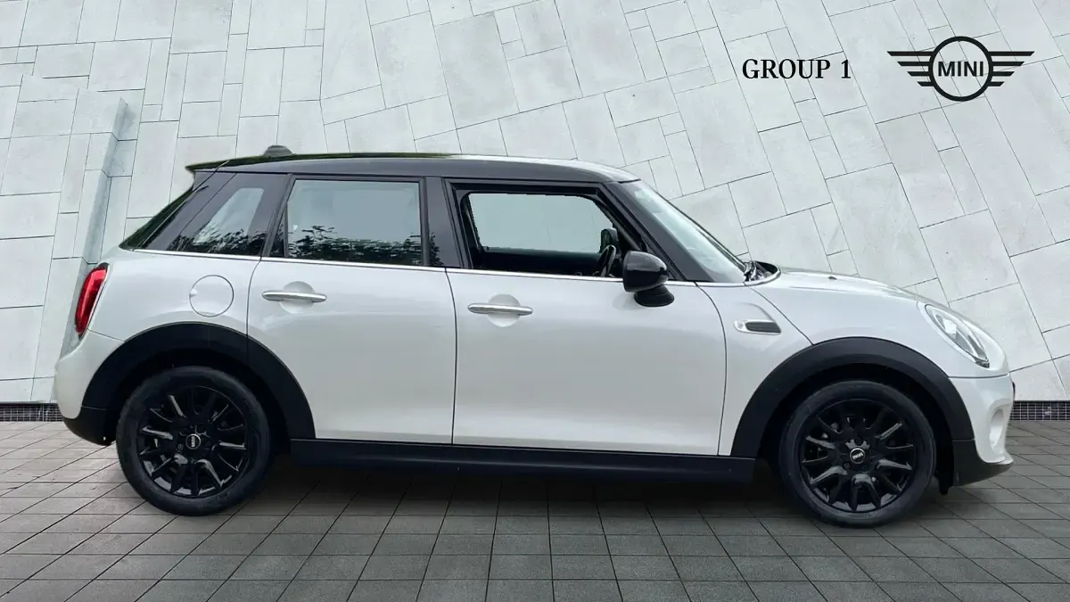 Używany Mini Cooper Hatch 134 KM (98 kW) 2018 Srebrny Hatchback