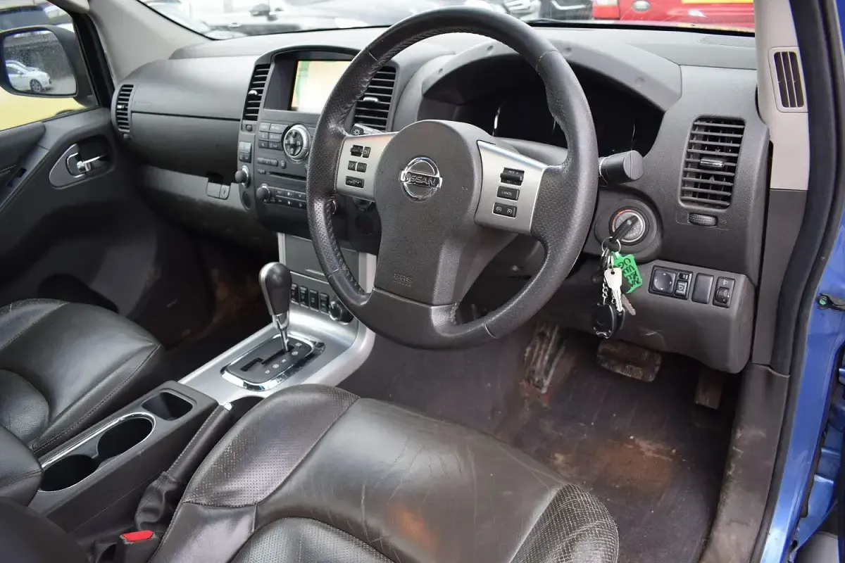 Used Nissan Navara 2012 Blue Pickup