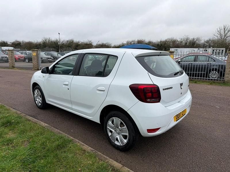 Used Dacia Sandero Lauréate 90 HP (66 kW) 2017 White Hatchback