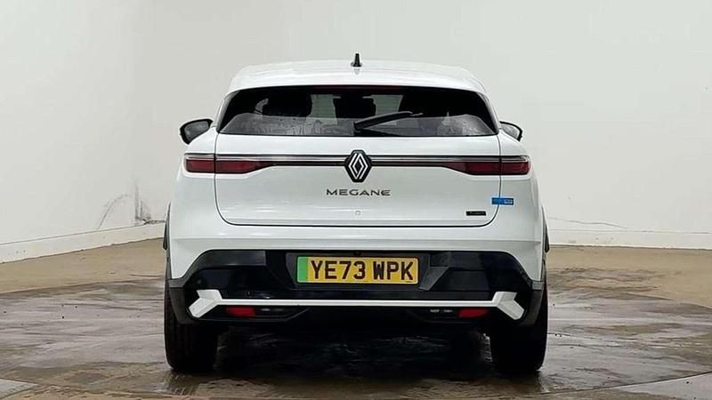 Begagnad Renault Megane E-Tech Techno 160 kW (218 HK) 2023 Halvkombi