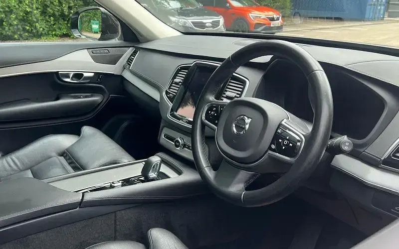 Used Volvo XC90 Plus 250 HP (183 kW) 2025 SUV