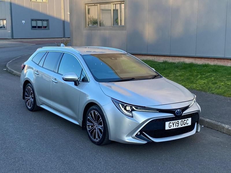 Used Toyota Corolla 122 HP (89 kW) 2019 Silver Estate