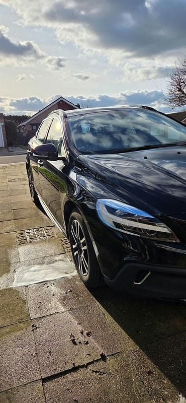 Used Volvo V40 Plus 2017 Black Hatchback