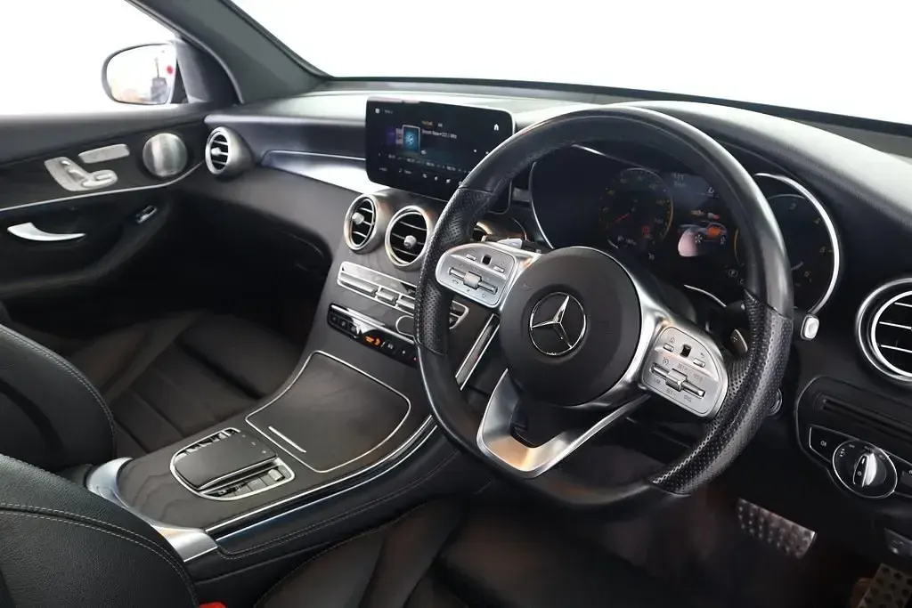 Begagnad Mercedes GLC300 AMG line 2020 Svart Kombi
