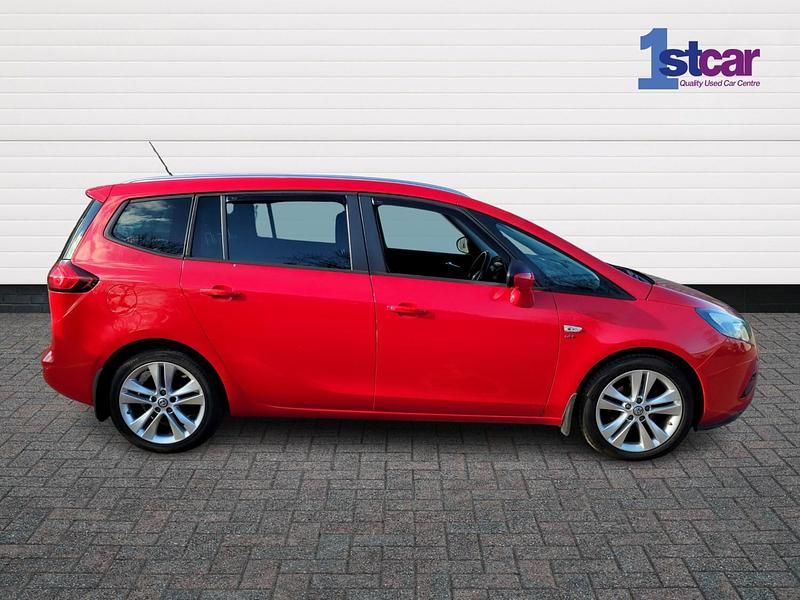 Used Vauxhall Zafira SRi 140 HP (102 kW) 2014 Red MPV