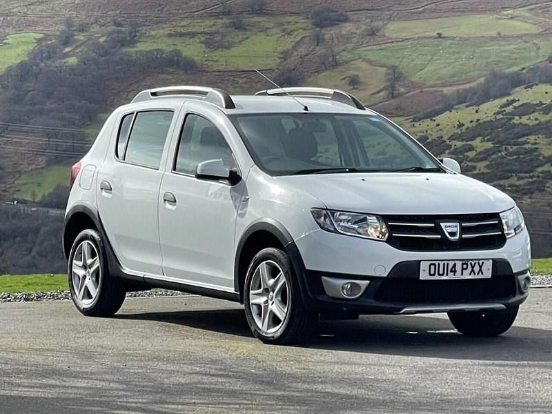 Used Dacia Sandero Lauréate 90 HP (66 kW) 2014 White Hatchback