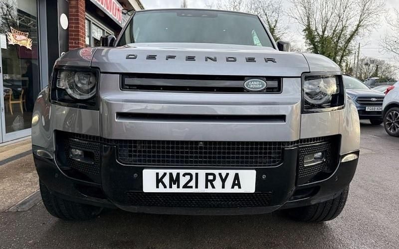 Used Land Rover Defender SE 249 HP (183 kW) 2023 Estate