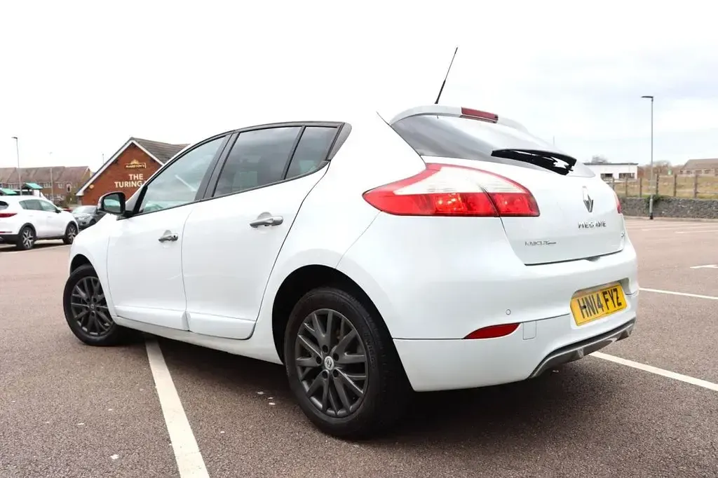 Used Renault Mégane III 110 HP (80 kW) 2014 White Hatchback