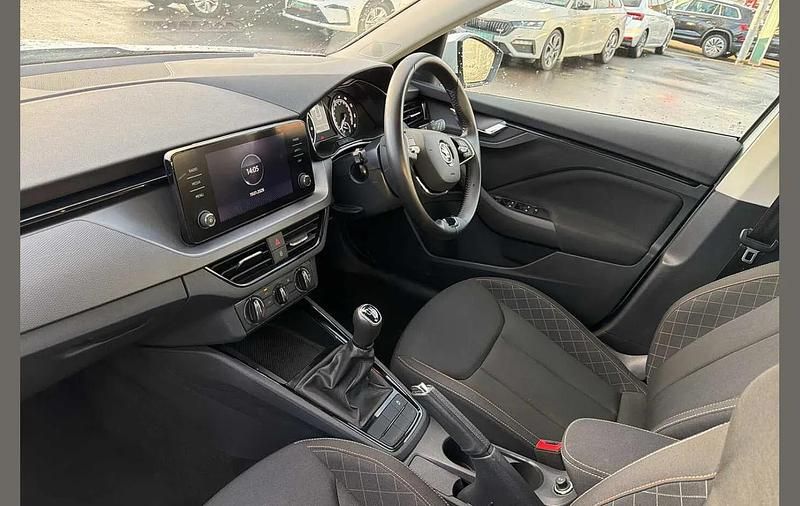 Used Skoda Kamiq SE 94 HP (69 kW) 2023 Moon white metallic SUV