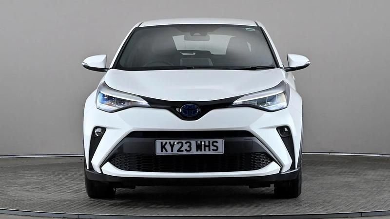 Used Toyota C-HR 122 HP (89 kW) 2023 White SUV