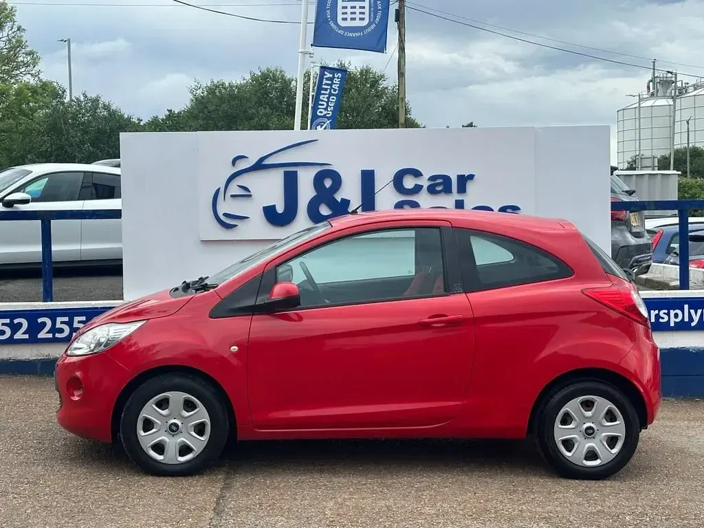 Used Ford Ka 69 HP (50 kW) 2014 Red Hatchback