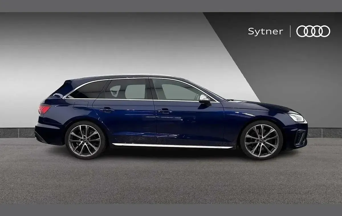 Used Audi A4 Design 336 HP (247 kW) 2022 Blue Estate