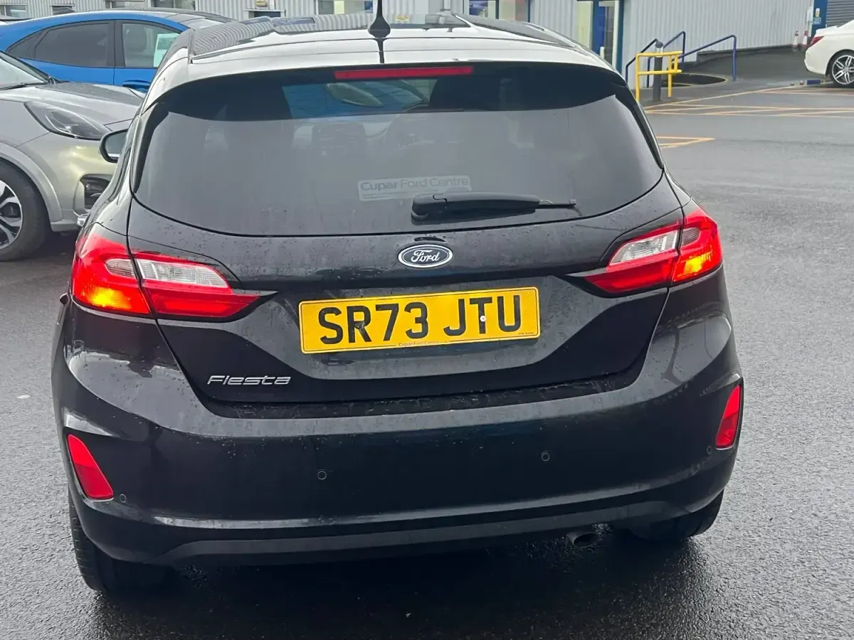 Używany Ford Fiesta Titanium 100 KM (73 kW) 2023 Czarny Hatchback