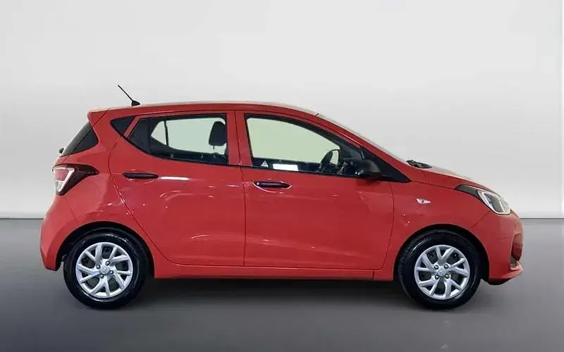 Used Hyundai i10 67 HP (49 kW) 2018 Red Hatchback