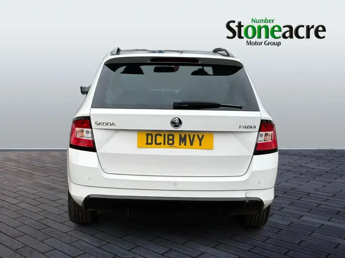 Usado Skoda Fabia Monte Carlo 110 CV (80 kW) 2018 Blanco Familiar
