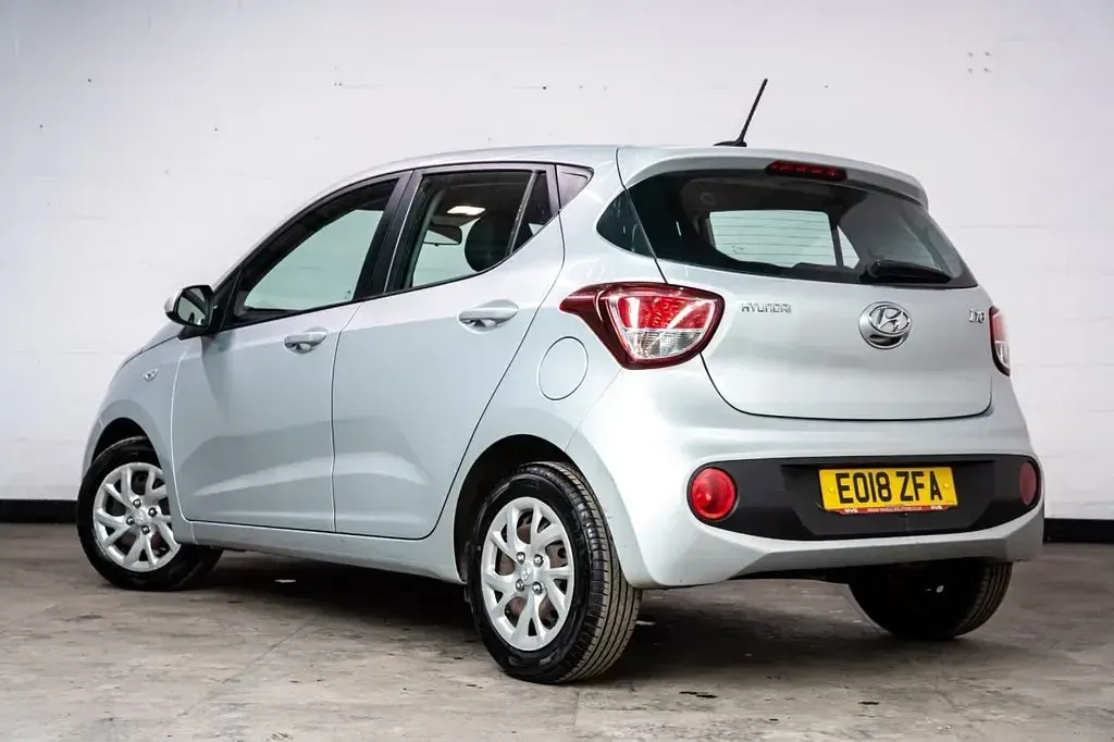 Used Hyundai i10 SE 67 HP (49 kW) 2018 Silver Hatchback